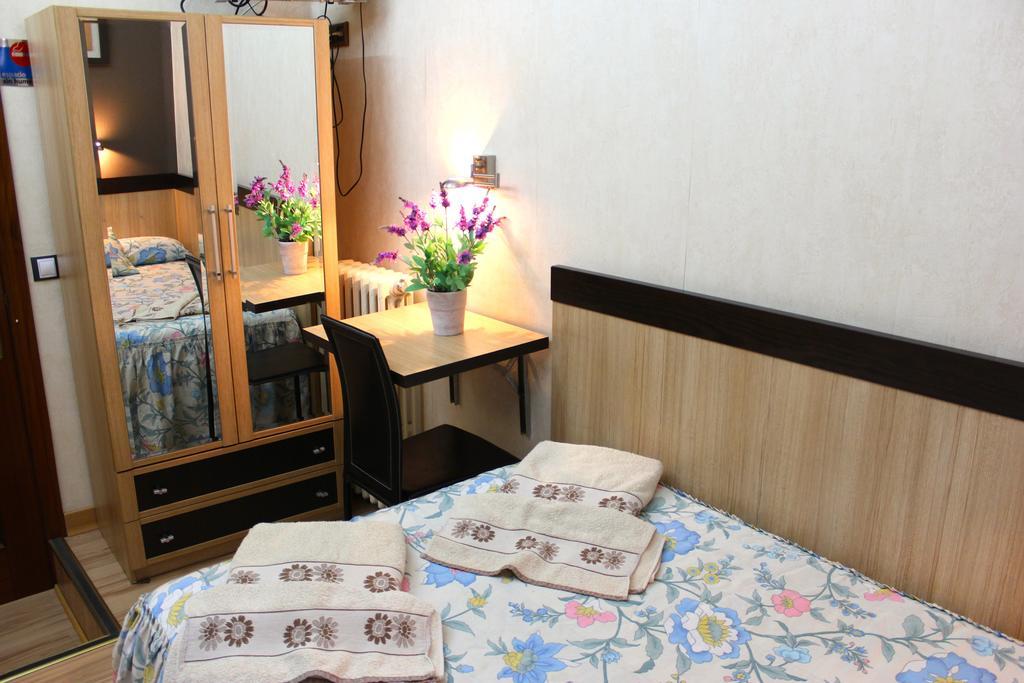 Hostal De La Torre Hostal Economico Valladolid Rom bilde
