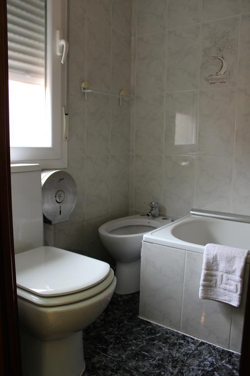 Hostal De La Torre Hostal Economico Valladolid Rom bilde