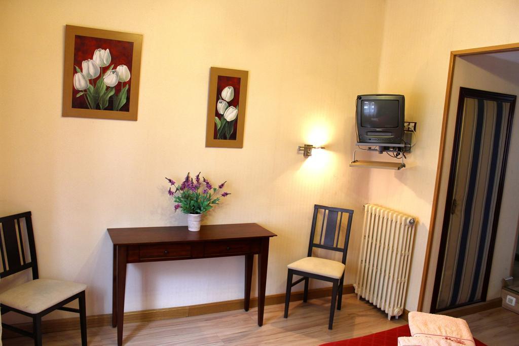Hostal De La Torre Hostal Economico Valladolid Rom bilde