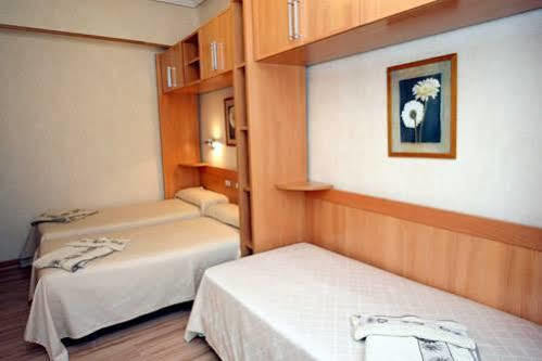 Hostal De La Torre Hostal Economico Valladolid Eksteriør bilde