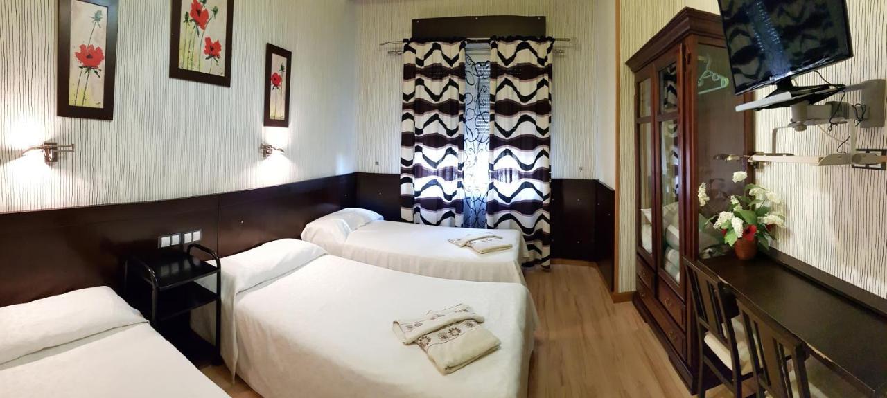 Hostal De La Torre Hostal Economico Valladolid Eksteriør bilde