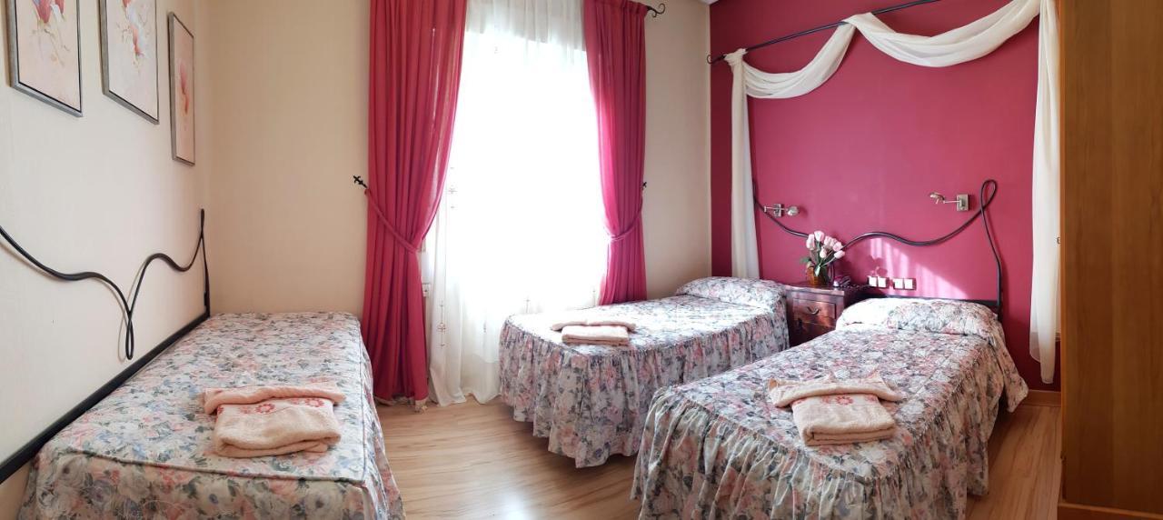 Hostal De La Torre Hostal Economico Valladolid Eksteriør bilde