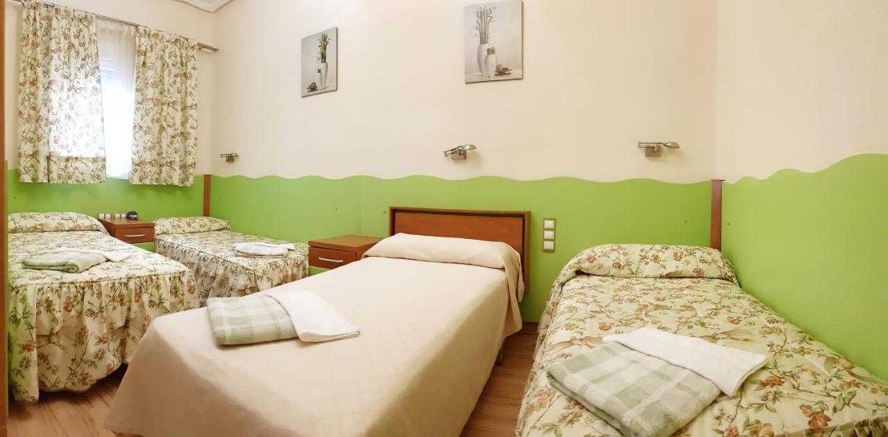 Hostal De La Torre Hostal Economico Valladolid Eksteriør bilde